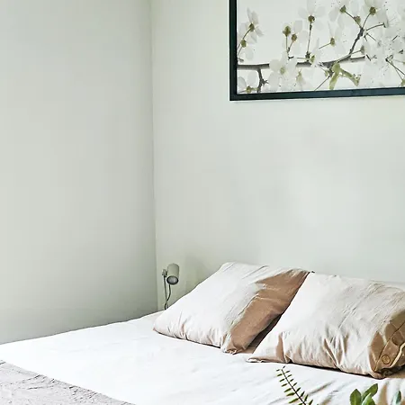 Luxury & Modern Apartment - Metro & Barrio Italia